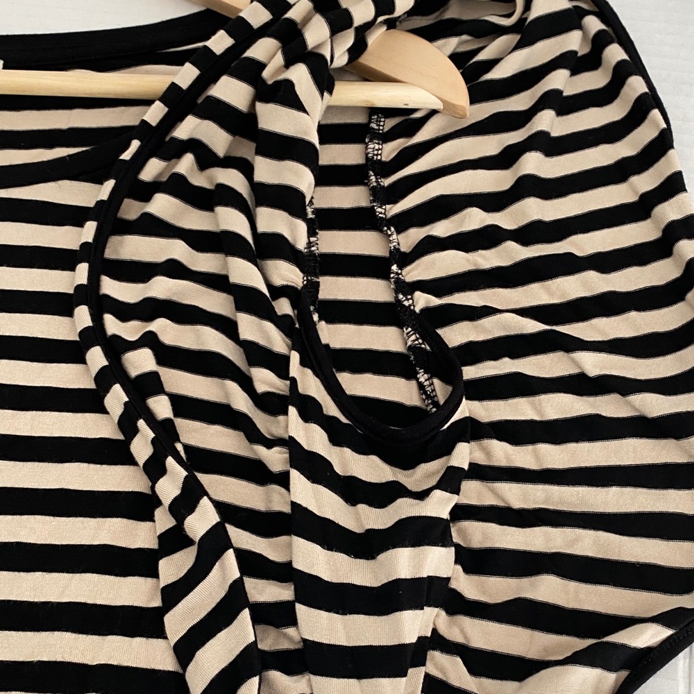 Laura Black and Tan Striped T-Shirt women’s size XL, Flutter sleeve - Picture 8 of 9